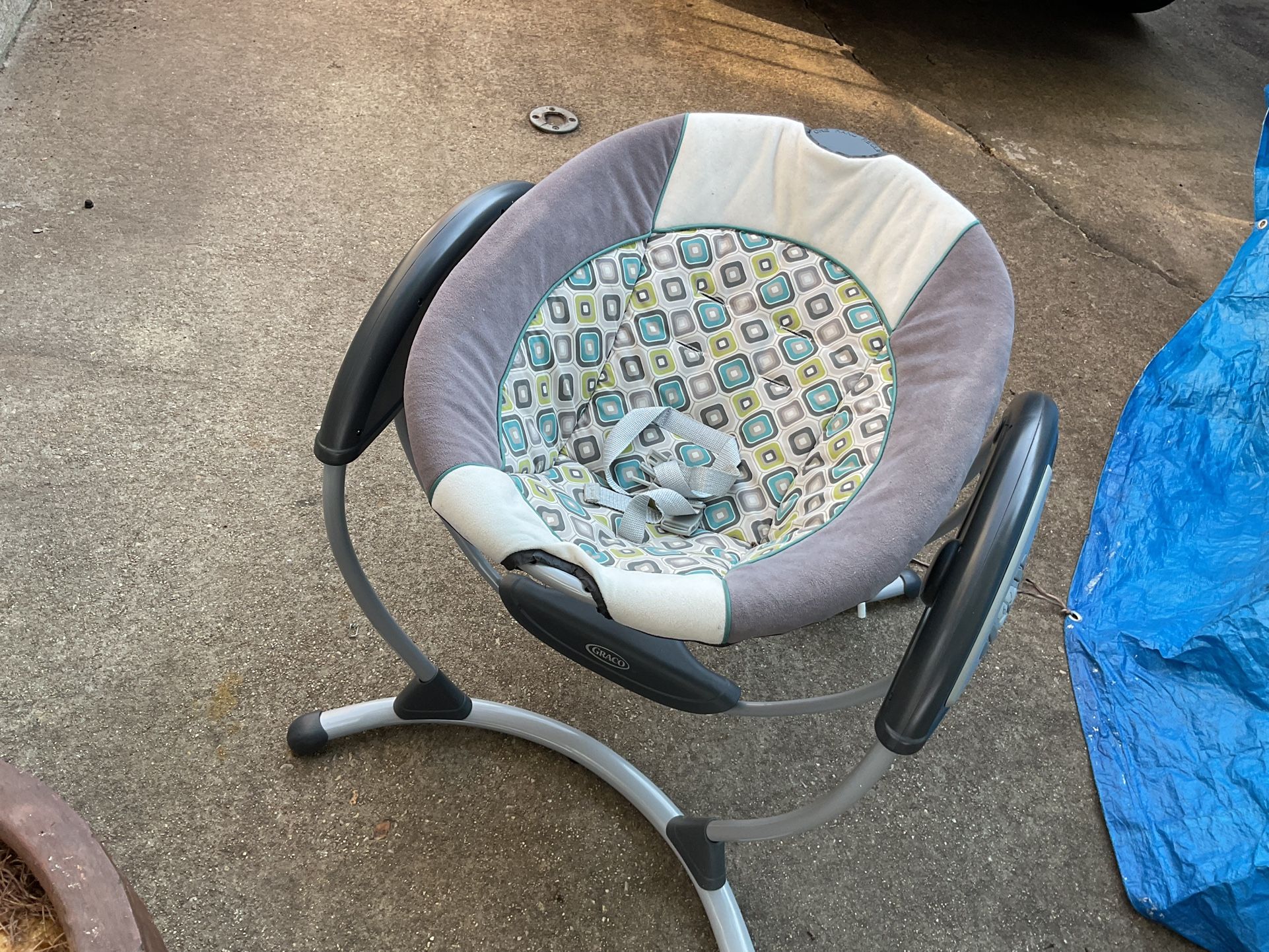 A Nice Comfort Babies Swing, With Music And Vibration (NO SHIPPING)