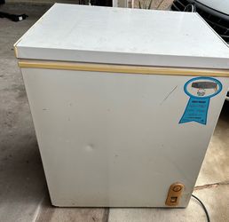 Chest freezer 3.6 cubic ft