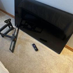 Insignia Roku TV & Wall Mount