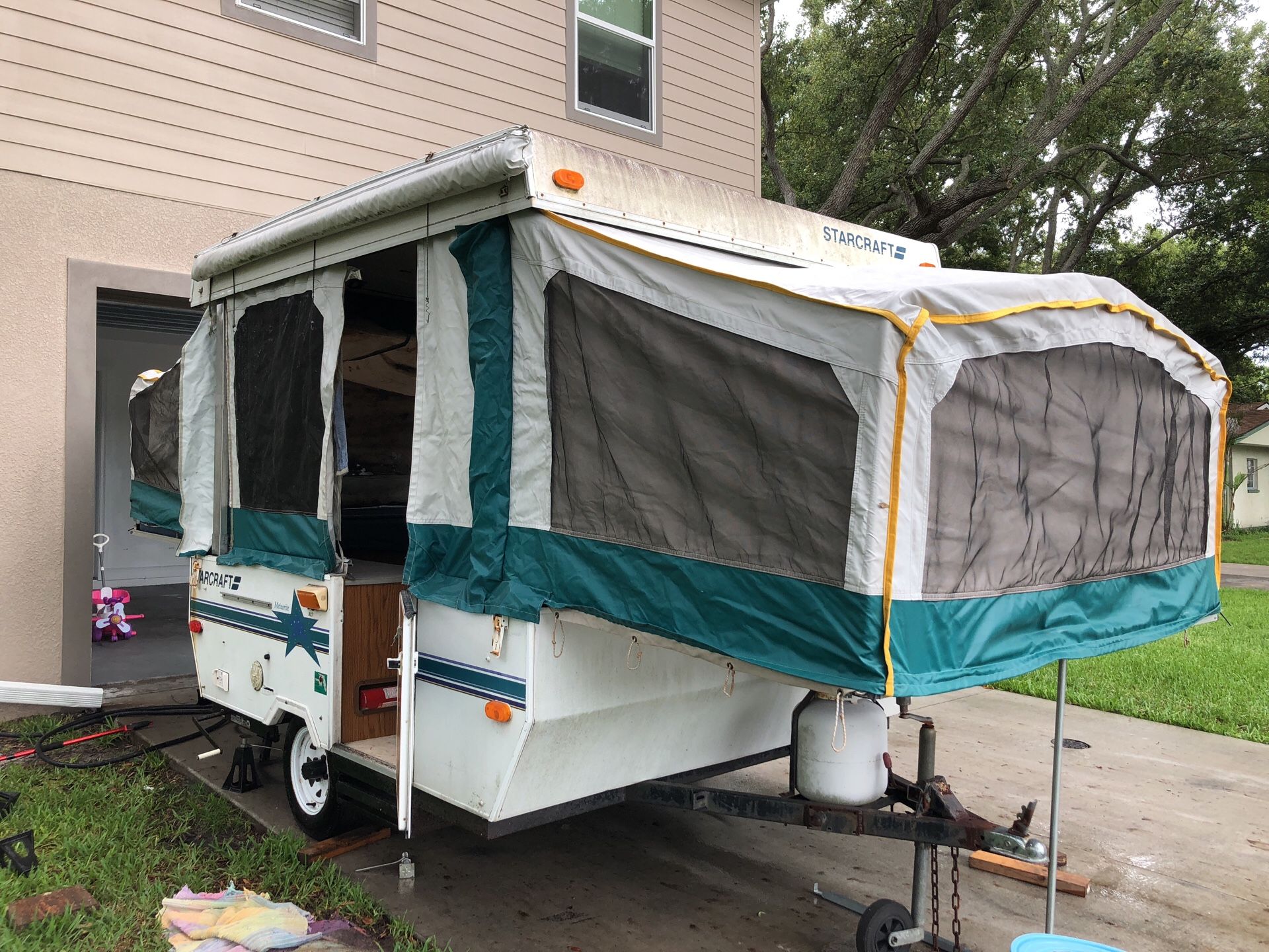 1997 Starcraft pop-up trailer 817