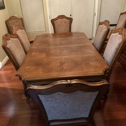 Stanley Dining Room Table And Chairs 