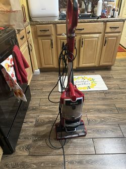 Shark Lift Away, Vacuum Red For Parts Only