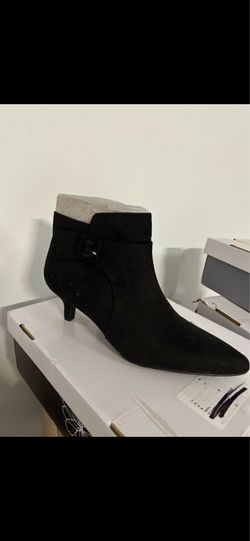 Easy 5th women’s Una kitten heel booties size 9 black