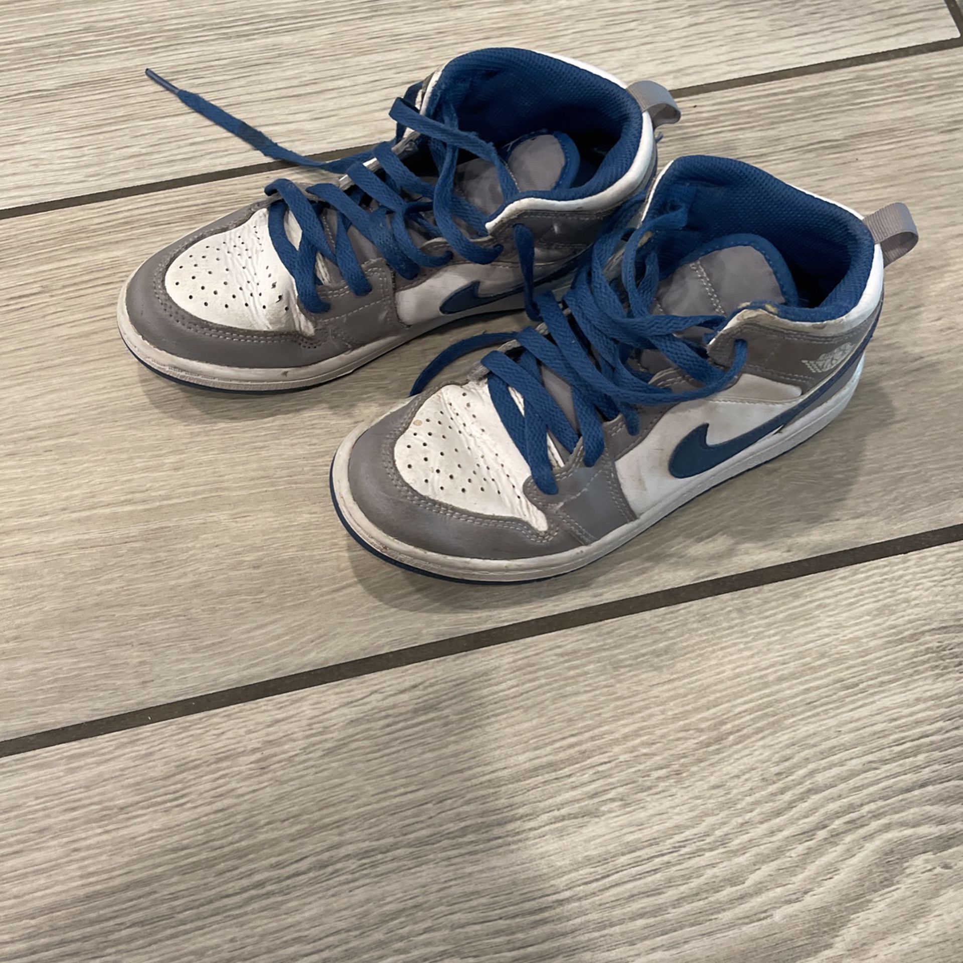Boys Nike Shoes Size 2.5