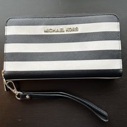 Michael Kors Wristlet Wallet
