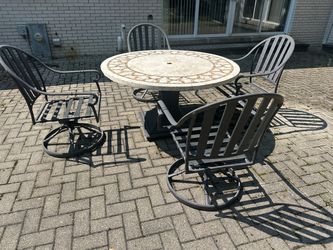 Outdoor Patio Table and 4 Chairs Set