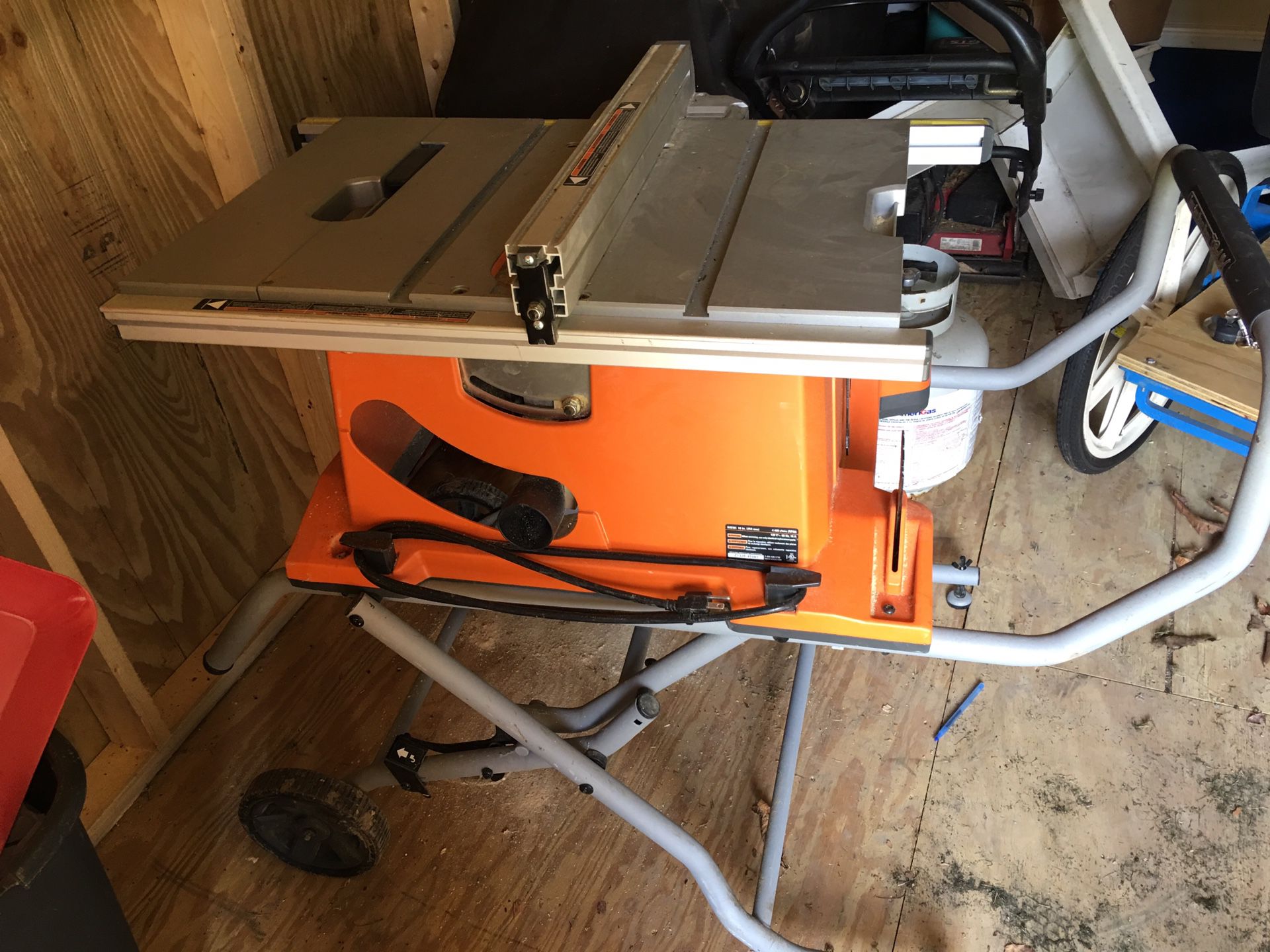 Ryobi table saw with fold up cart 601 Shelby Ontario road