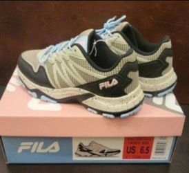 New,FILA LADIES SHOE SIZE 6.5