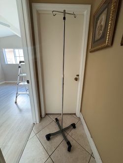 Iv pole