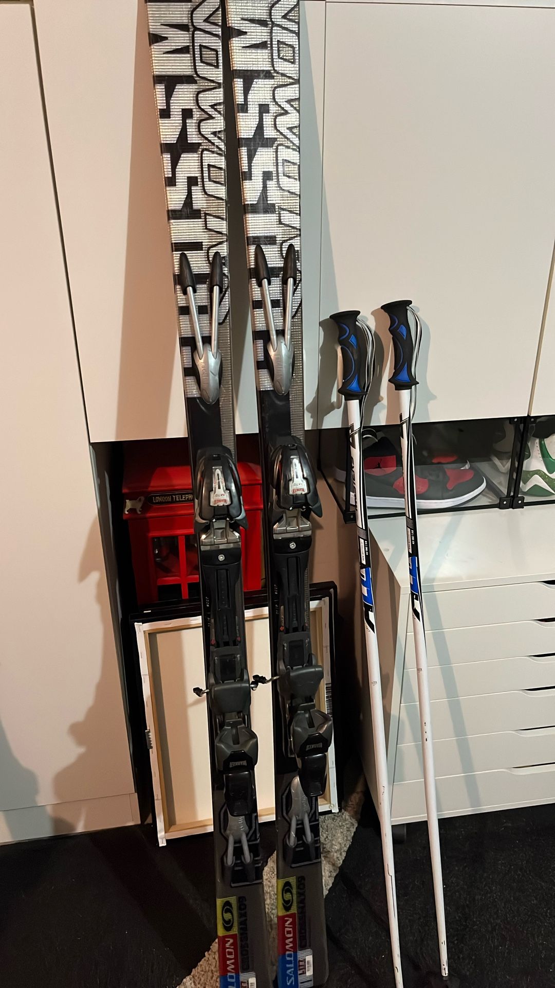 Men’s 177 Salomon skis Bindings And Poles 