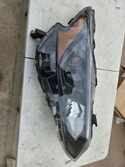 Nissan altima right Headlight