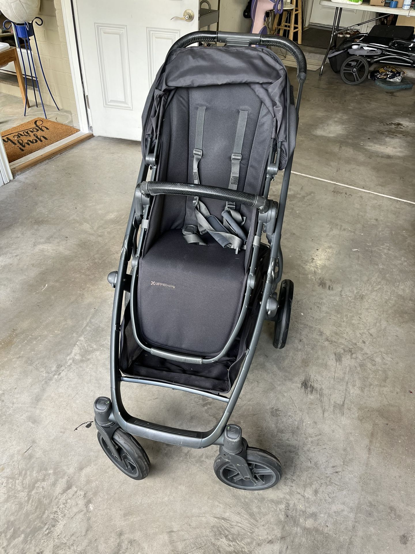 Great condition, Uppababy stroller, Bassinet, and Car seat Attachment 
