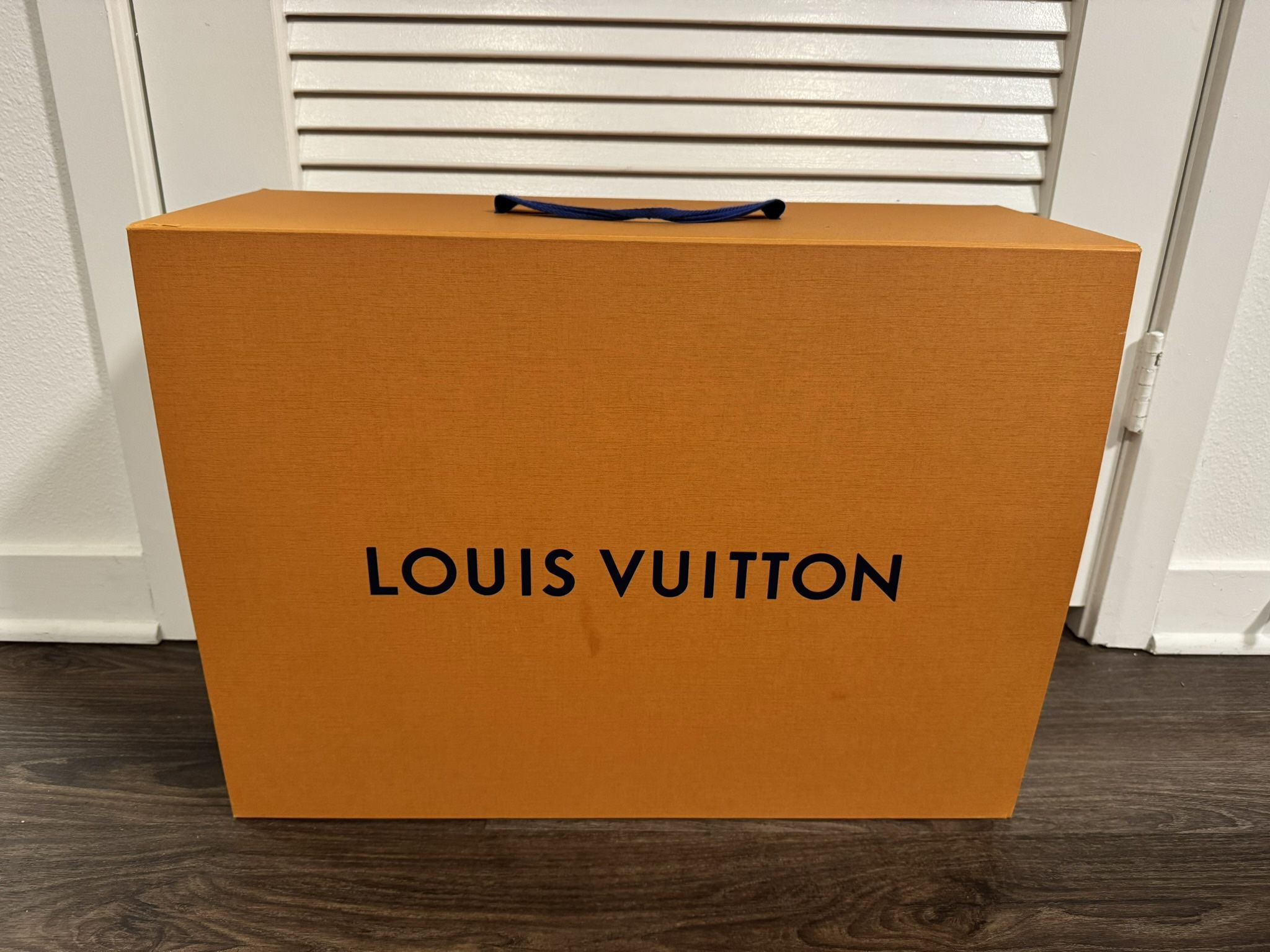 Price Cut!!!!LV 2023 Bandoulière Keepall 55 NEVER USED