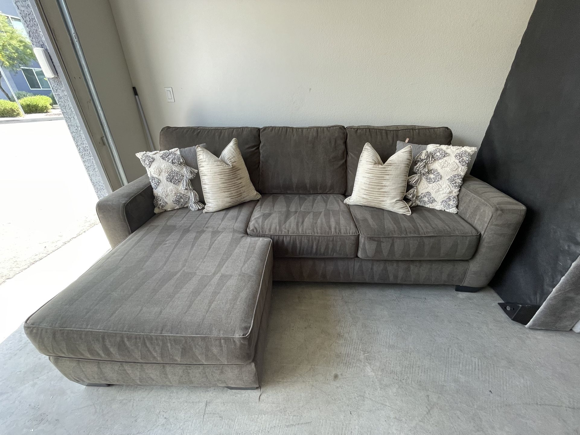 Reversable Sectional Couch Plus Delivery