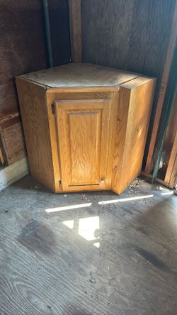 Corner cabinet