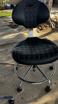 Chair / Sillas