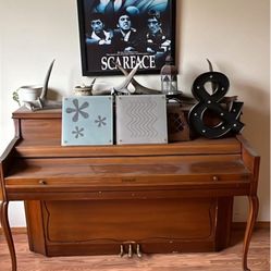 brown piano