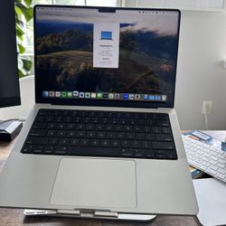 Like New MacBook PRO - Fully Loaded 