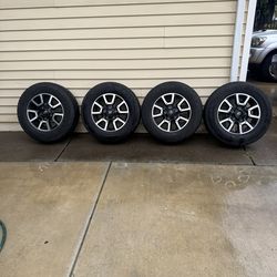 18 Inch 5 Lugs Toyota Stock Wheels With Tires
