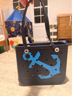 NEVER USED Bogg Bag (Navy Baby-M)