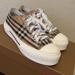 Burberry Shoes Size 40 7M