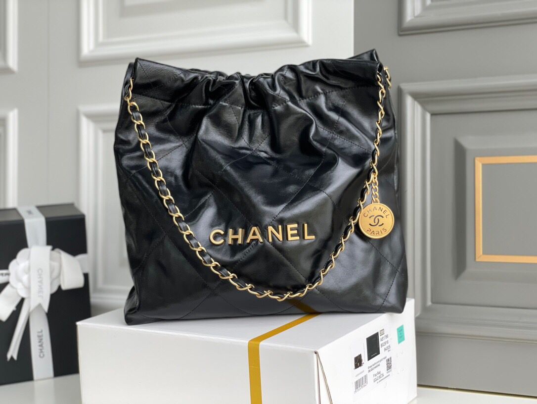 Chanel 22 Bag In Shiny Calfskin