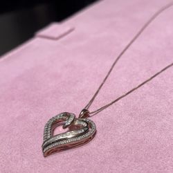 Beautiful Heart Necklace 💛 18 inch 