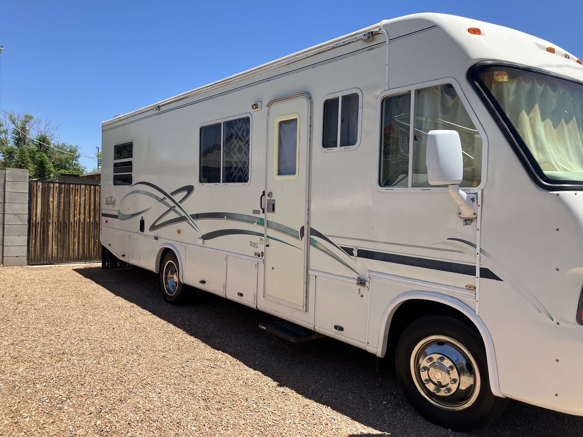 1999 DAYBREAK 30FT LOW MILES GOOD COND