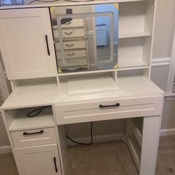 Make Up Mirror Station 