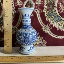 Antique Chinese Blue & White Porcelain Vase 