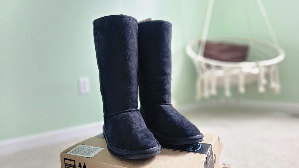 New EMU Australia 100 % Sheep Skin Boots (tall) with rubber soles, Women's Size 7