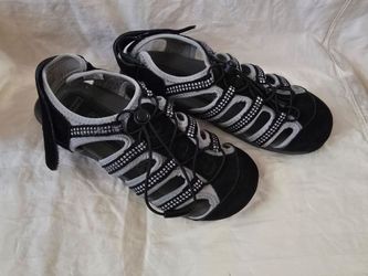 Propét Women's Hilde Slide Sandals Size USA 8 1/2 - $10. Pick-up In Aurora.