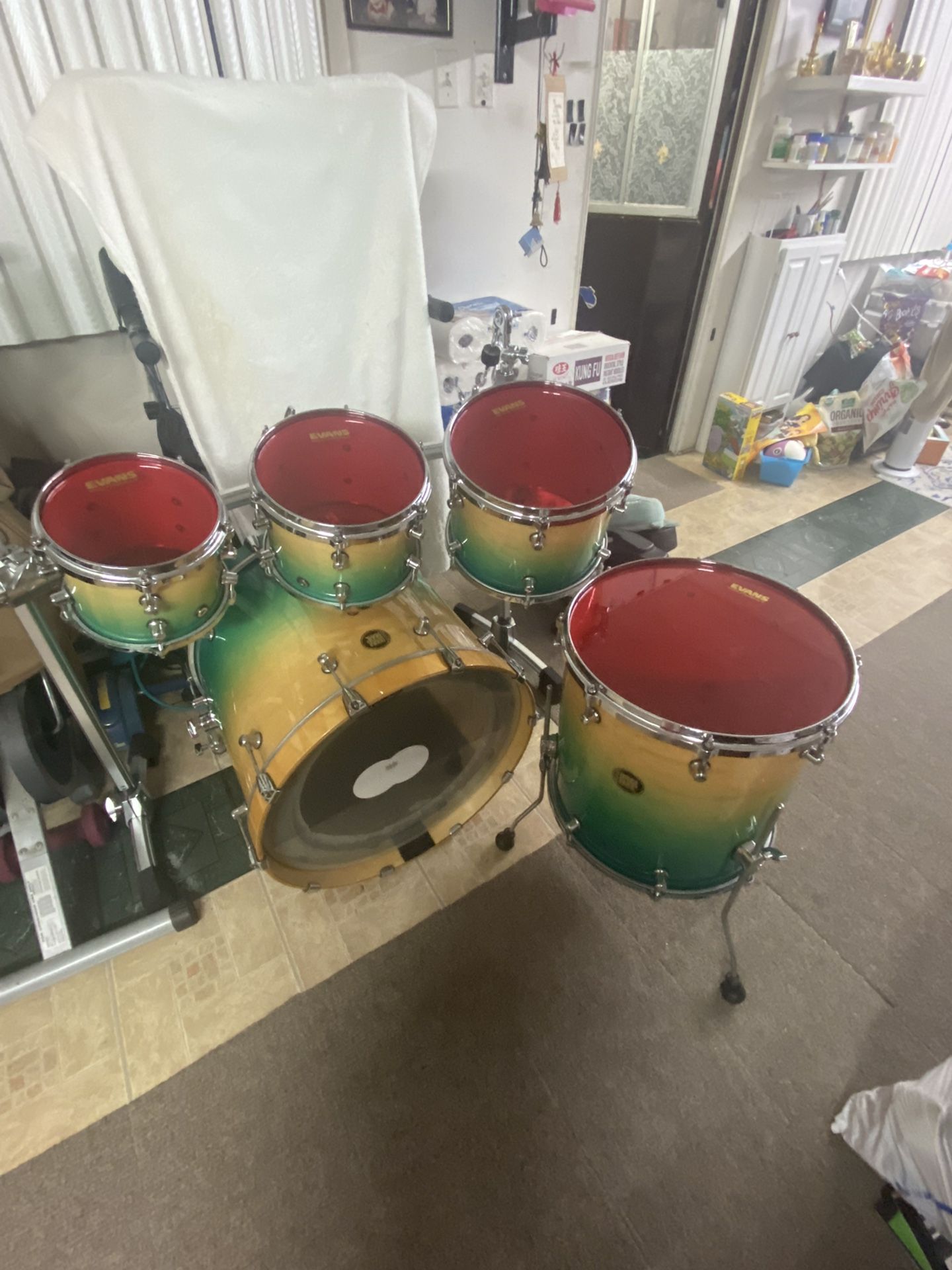 New Drum Set DRUM SHOP 5p , Tom 8, 10, 12, 16, 22 , New Drum Heads, Yamaha Rack Stand, Tama Kick