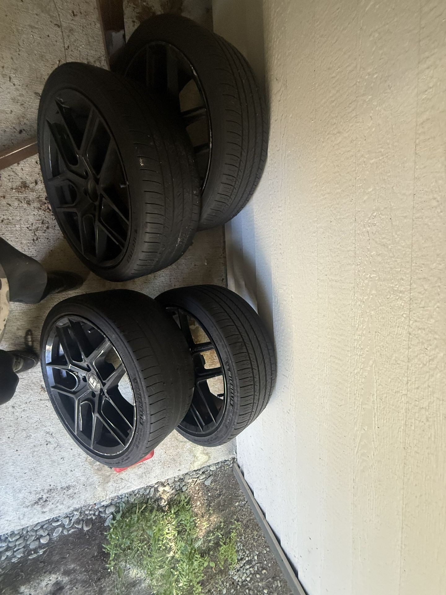 19’ Touren Wheels With Tire Decent Thread (michelin) 255/35 R19