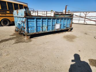 Container roll off