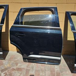 Audi Q7 2023 Behind Right Door