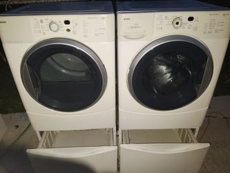 Washer dryer set