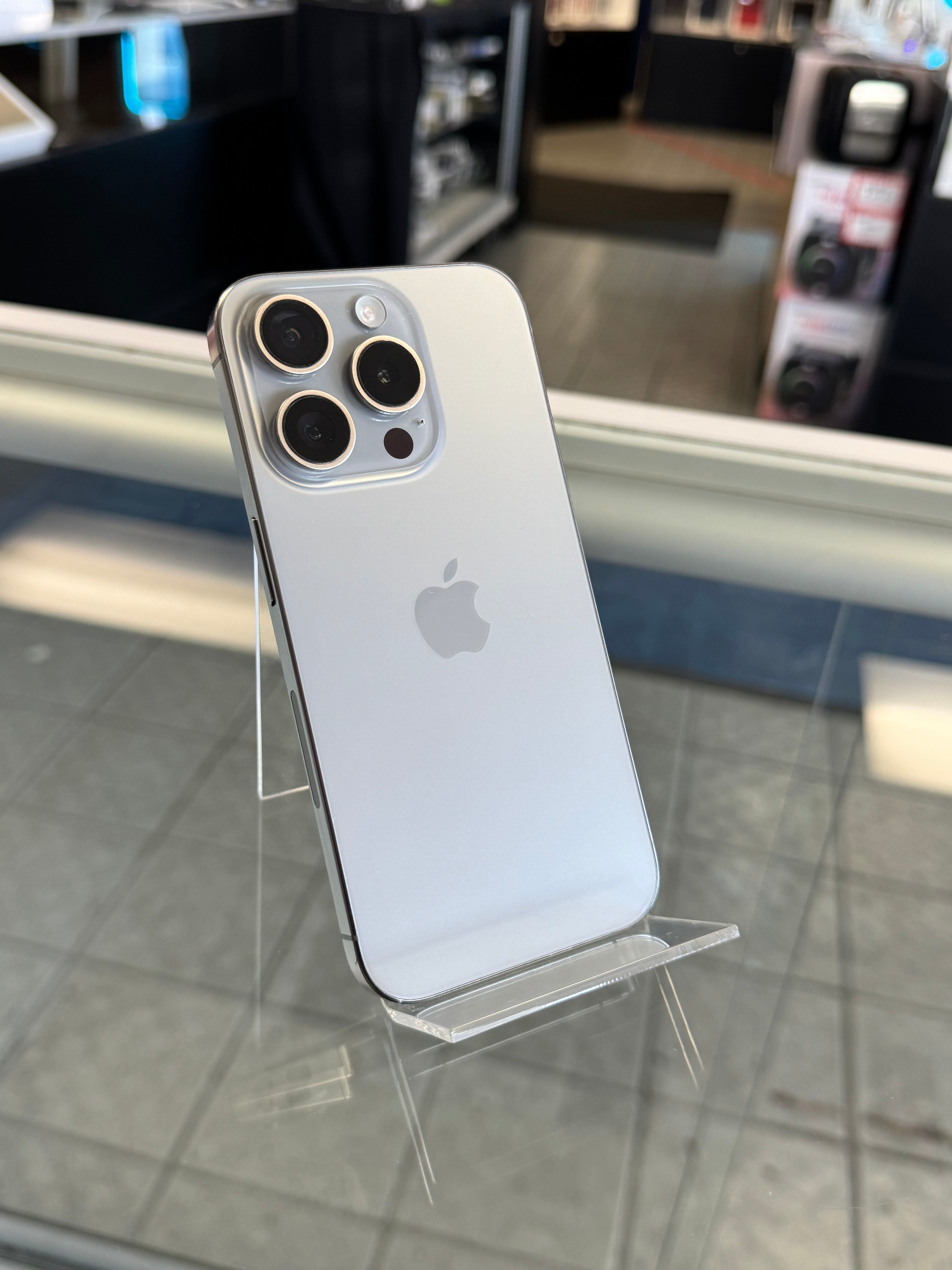 iPhone 15 Pro 128GB Unlocked Pre-owned