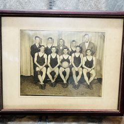 Vintage Original Framed Sports Collectible Photograph Of A Men’s Basketball Team  12” x 15”