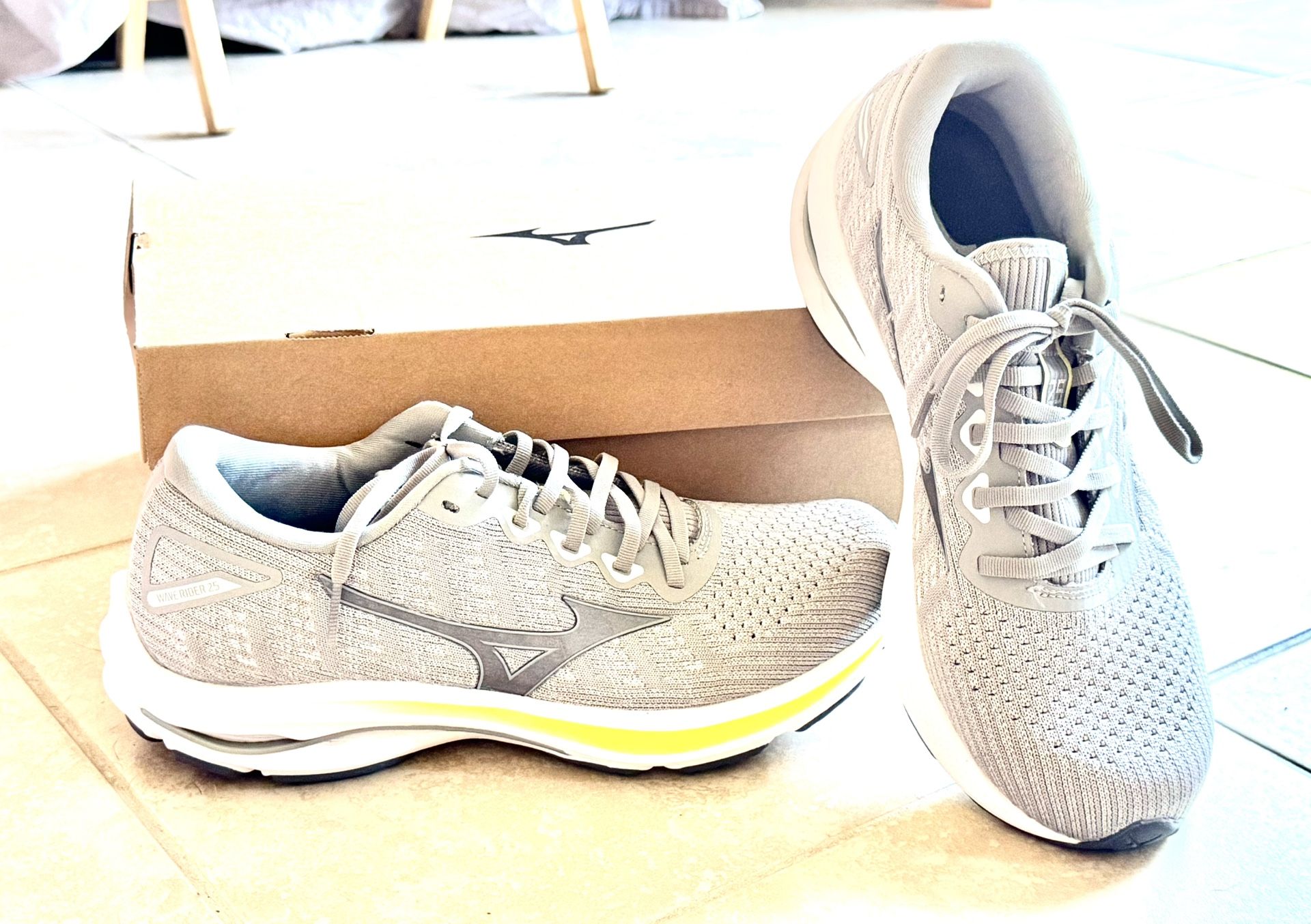 Mizuno Wave Rider 25 Women’s Size 10 Running Shoe