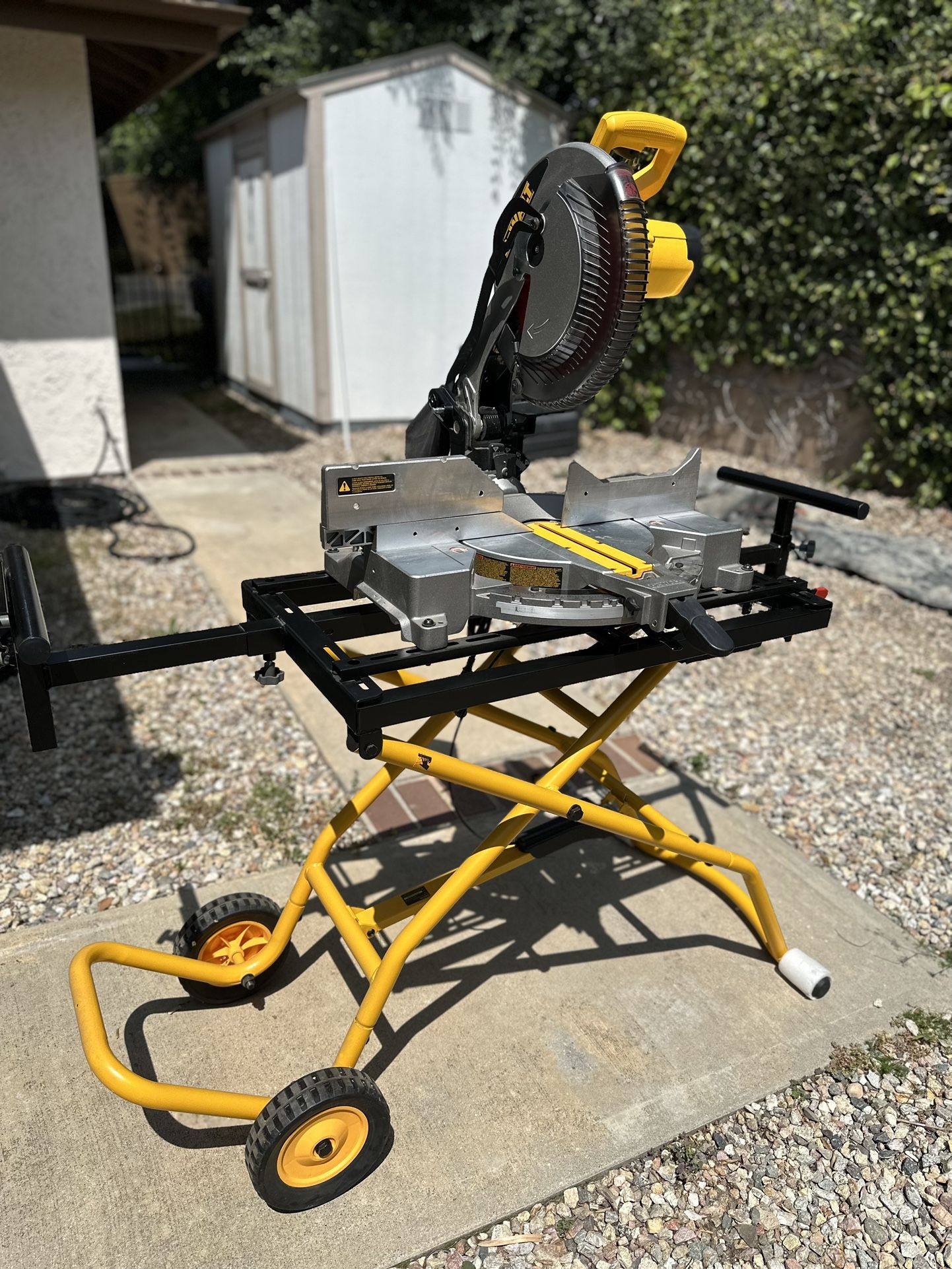 DEWALT single-bevel compound miter saw's 12-inch blade with Rolling miter saw stand