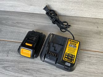 Dewalt battery and Charger - New