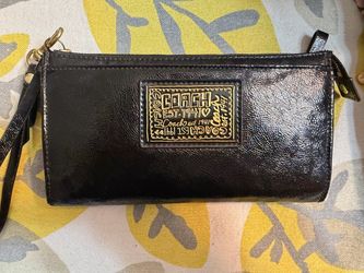 Coach Poppy Black Patent Leather Double Zipper Wristlet.