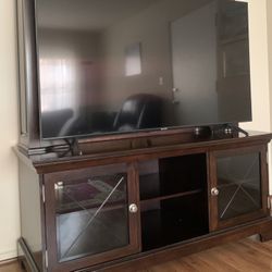 Entertainment Center/ TV Stand 