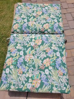 Hampton Bay 20 in. W x 17 in. D Universal Outdoor Mid Back Dining Chair Outdoor Cushion in Endive Floral