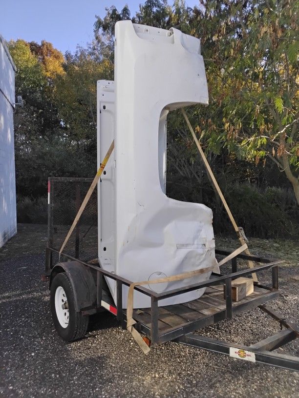 2007 To 2010 White Chevy Or GMC Pickup Truck 8 ft. Bed OEM Factory No Rust Like New.