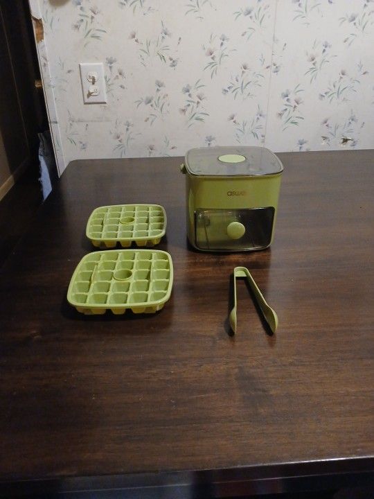 Ice Maker and Storage Box