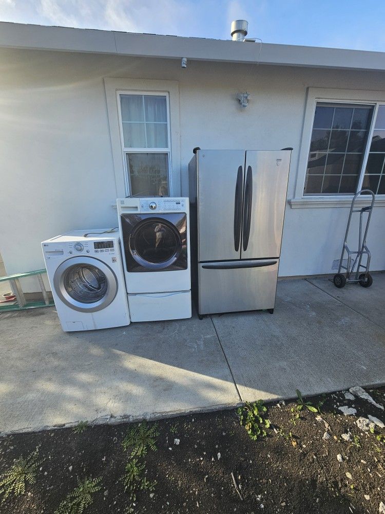 Lavadora Y Secadora De Gas Y Refrigerator En Buenas Condiciones