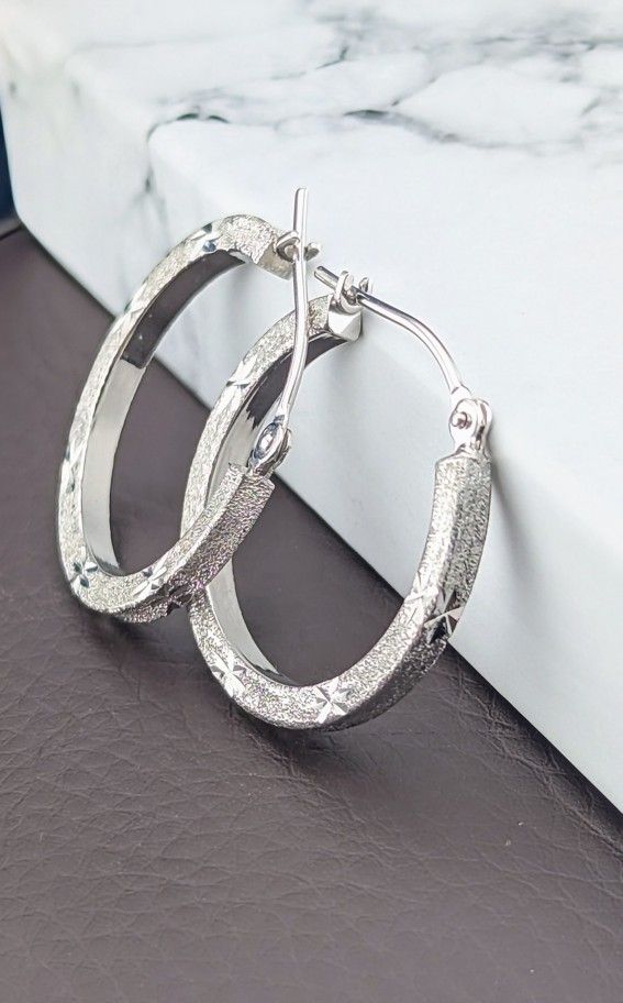 14K White Gold Diamond Cut Hoop Earrings 💍🤍
