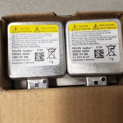 OEM HID Bulbs D1S Philip's 4300k Like New In Box.